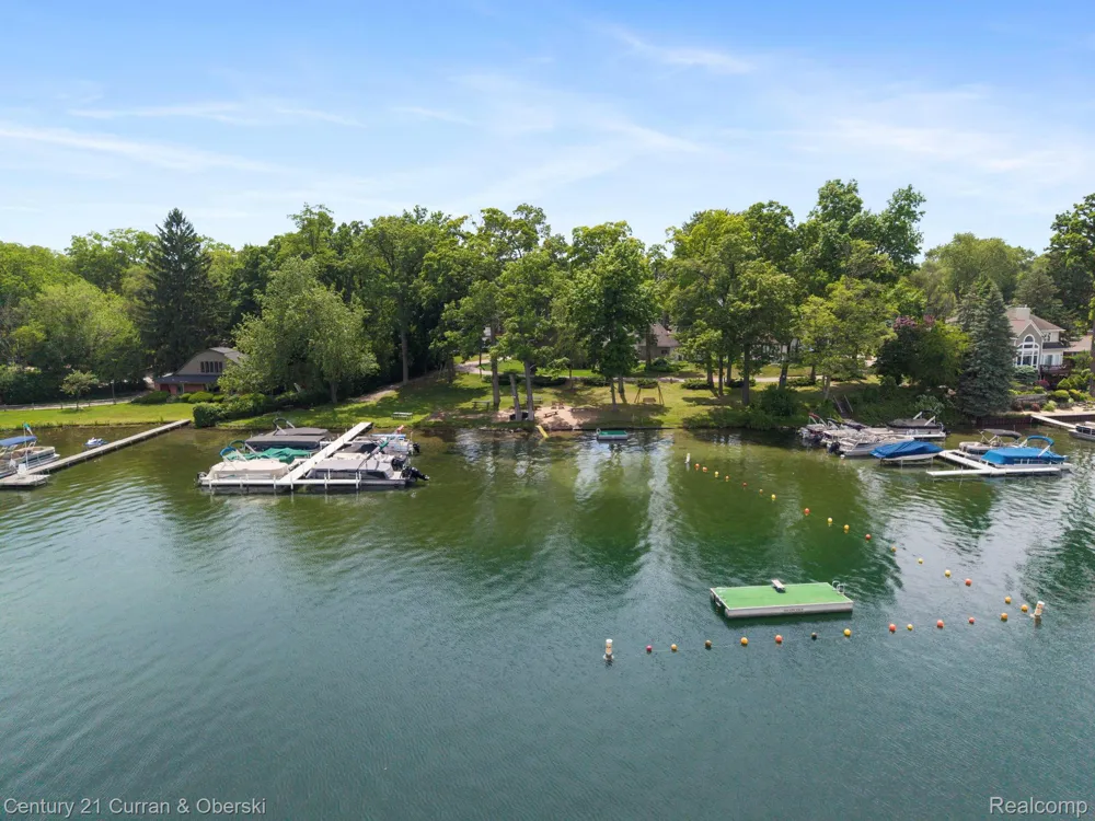 2374 Lakena Road West Bloomfield Charter Township, MI 48324