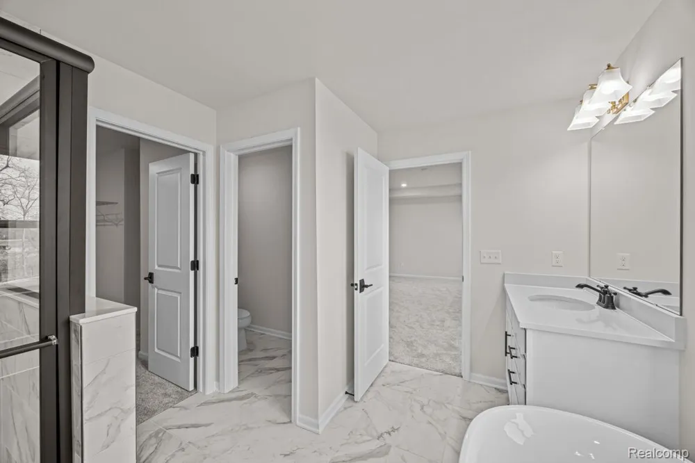 61904 Hevel Lane Washington Township, MI 48094