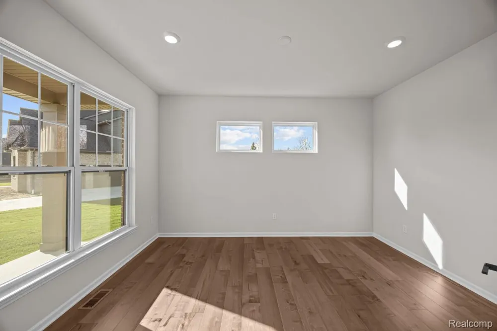 61904 Hevel Lane Washington Township, MI 48094