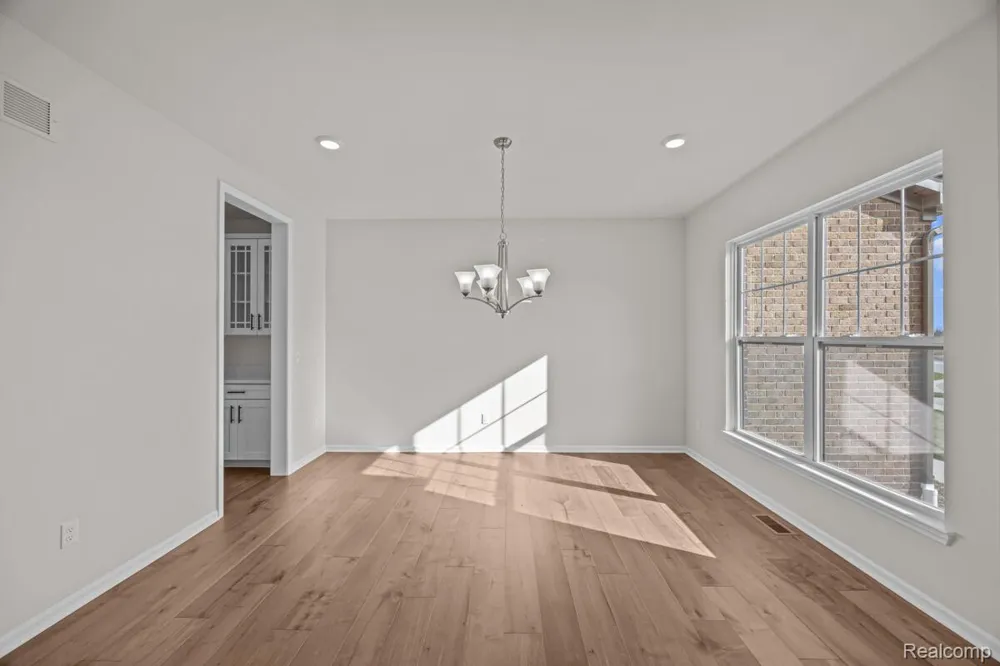61904 Hevel Lane Washington Township, MI 48094