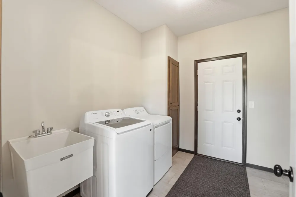 8594 Dolphin Road Princeton, MN 55371