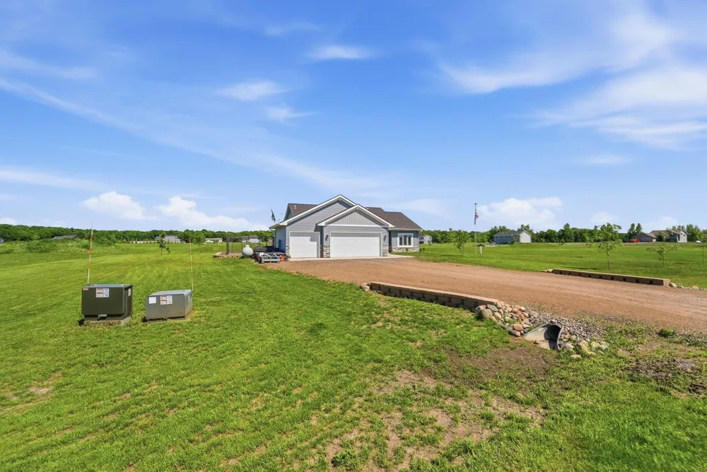 8594 Dolphin Road Princeton, MN 55371