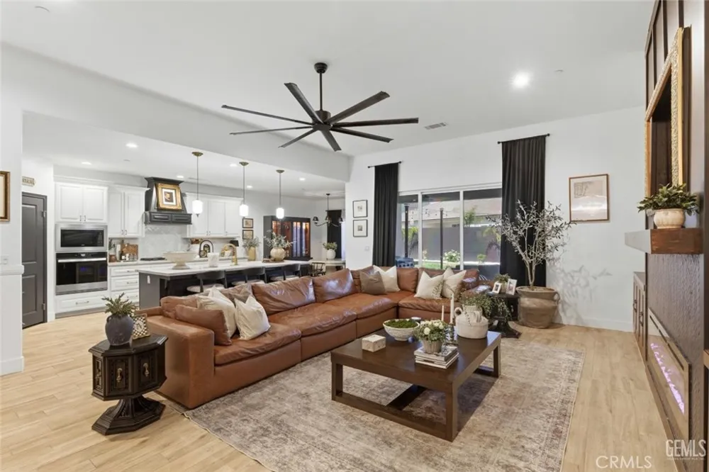 1008 Eckmann Shafter, CA 93263