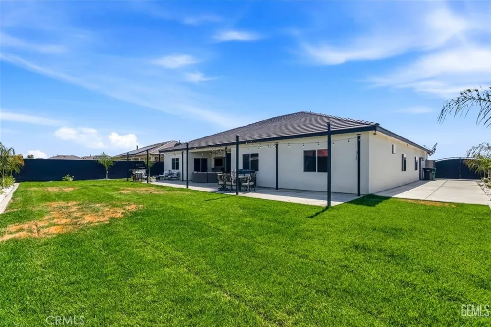 1008 Eckmann Shafter, CA 93263
