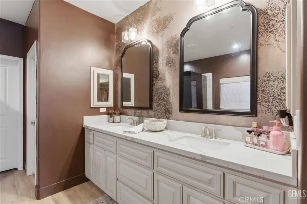 1008 Eckmann Shafter, CA 93263