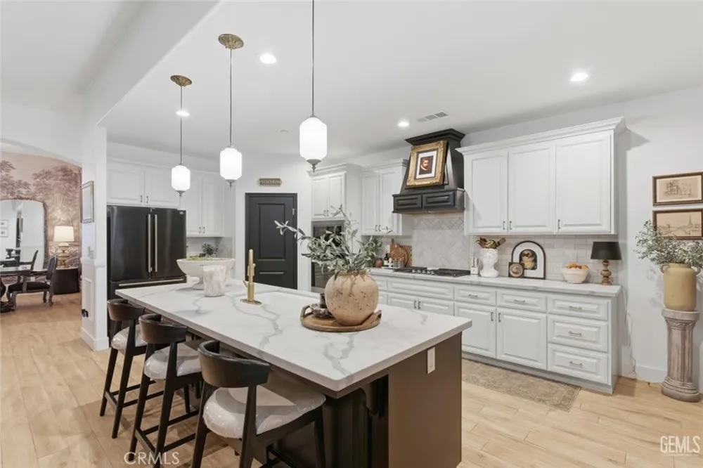 1008 Eckmann Shafter, CA 93263