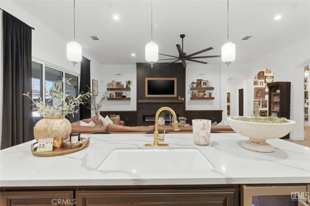 1008 Eckmann Shafter, CA 93263