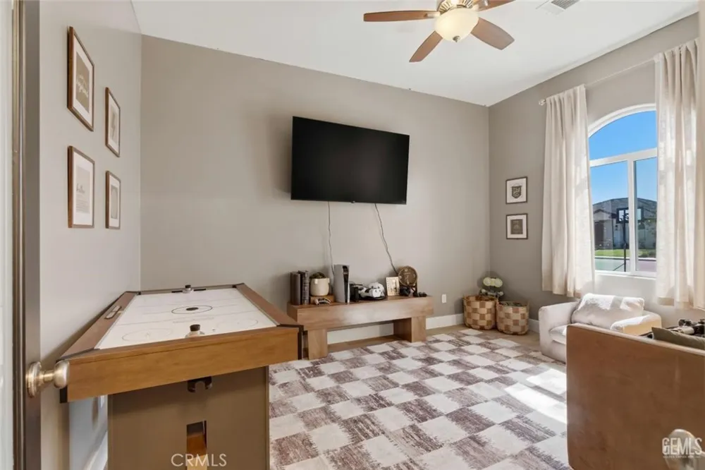 1008 Eckmann Shafter, CA 93263
