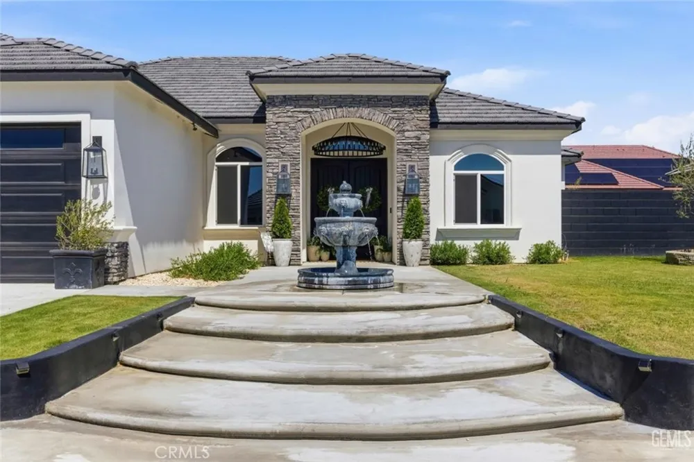 1008 Eckmann Shafter, CA 93263