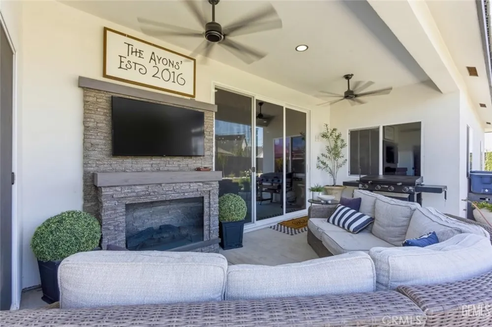 1008 Eckmann Shafter, CA 93263