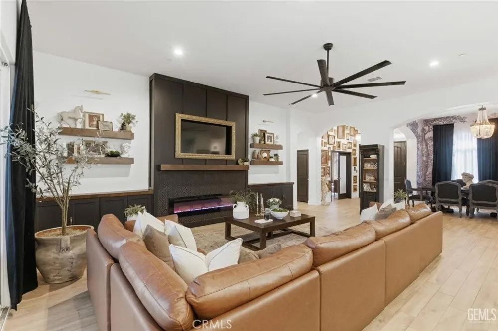 1008 Eckmann Shafter, CA 93263