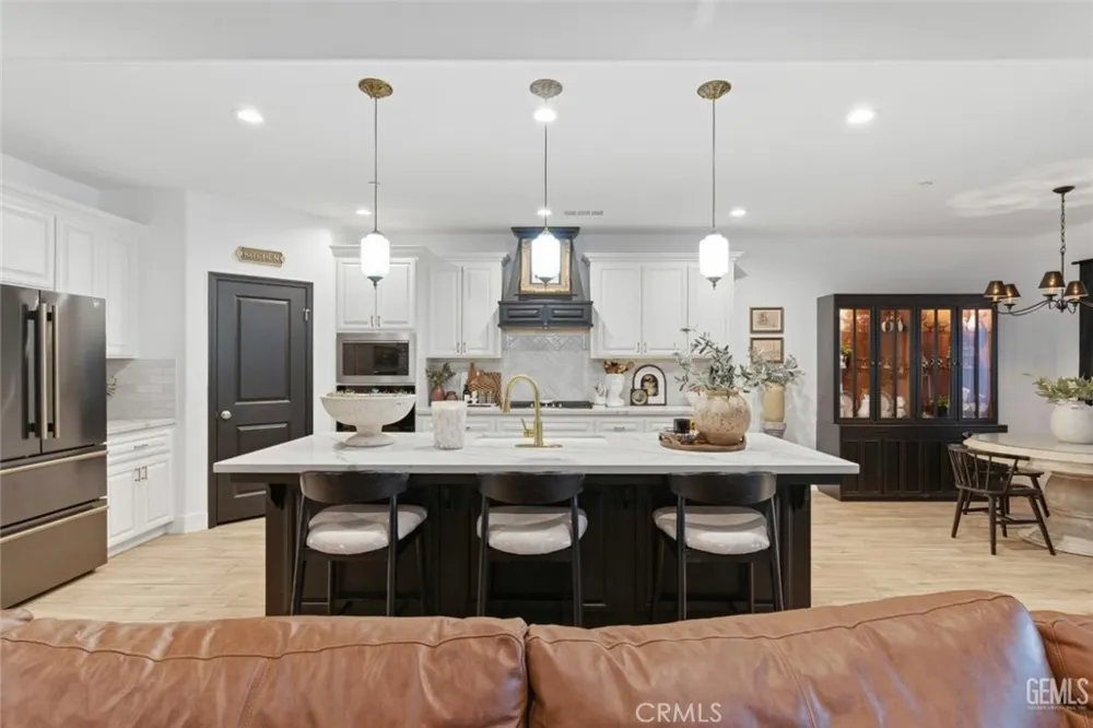 1008 Eckmann Shafter, CA 93263