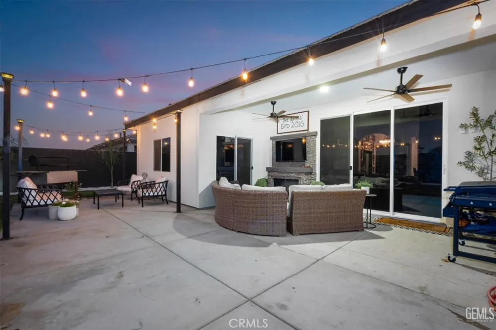 1008 Eckmann Shafter, CA 93263