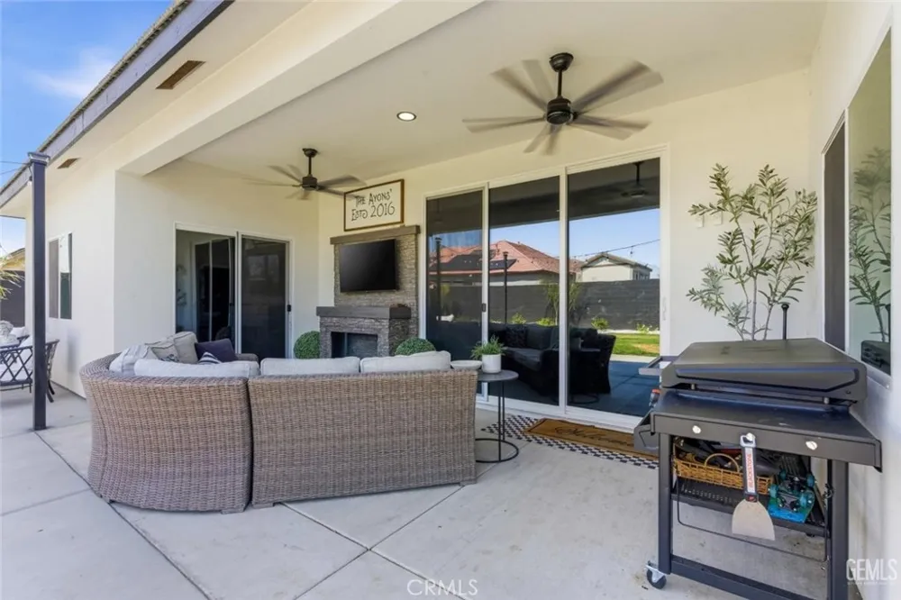 1008 Eckmann Shafter, CA 93263
