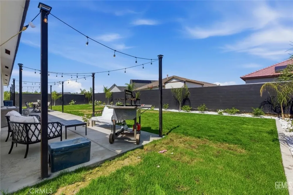 1008 Eckmann Shafter, CA 93263