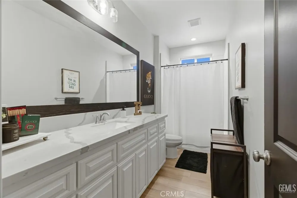 1008 Eckmann Shafter, CA 93263