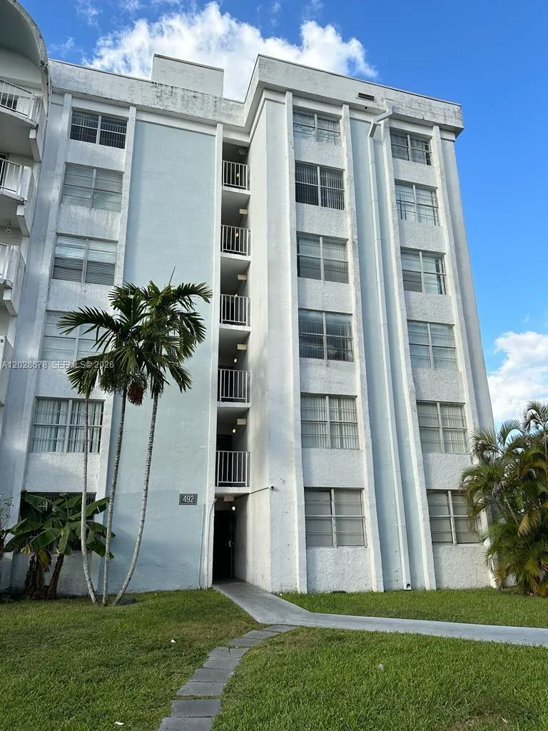 492 NW 165th St Rd #C-211 Miami, FL 33169