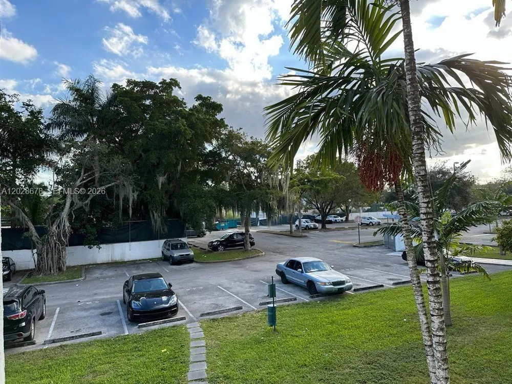492 NW 165th St Rd #C-211 Miami, FL 33169