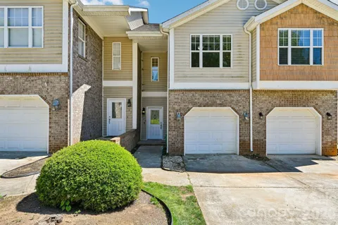 109 Sherman Oaks Lane