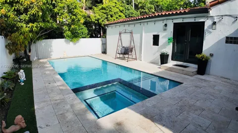 9021 Miami Ave