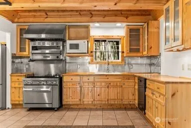 115 Lost River Road Mazama, WA 98833