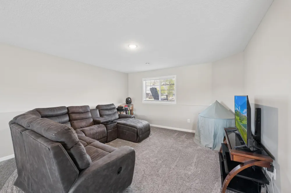 425 Eagle Street NW Isanti, MN 55040