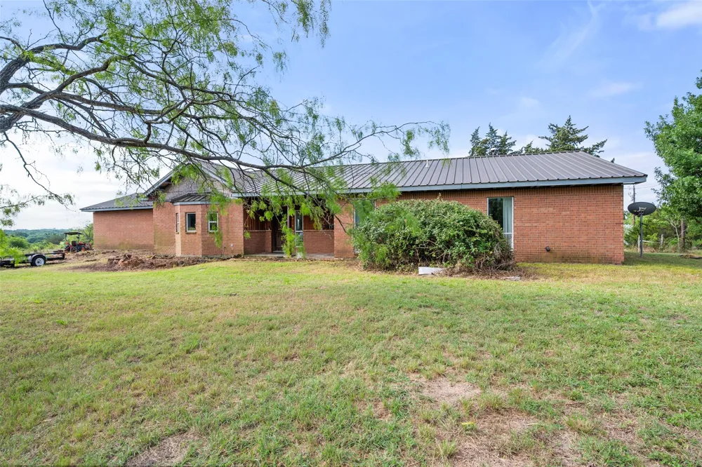 9326 NW County Road 1343 Blooming Grove, TX 76626