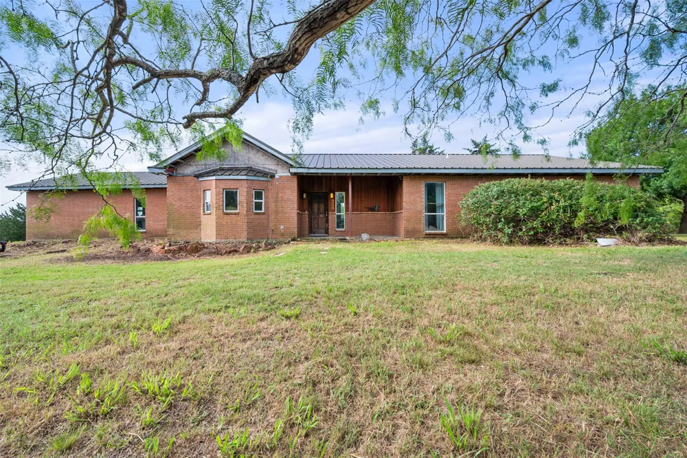 9326 NW County Road 1343 Blooming Grove, TX 76626