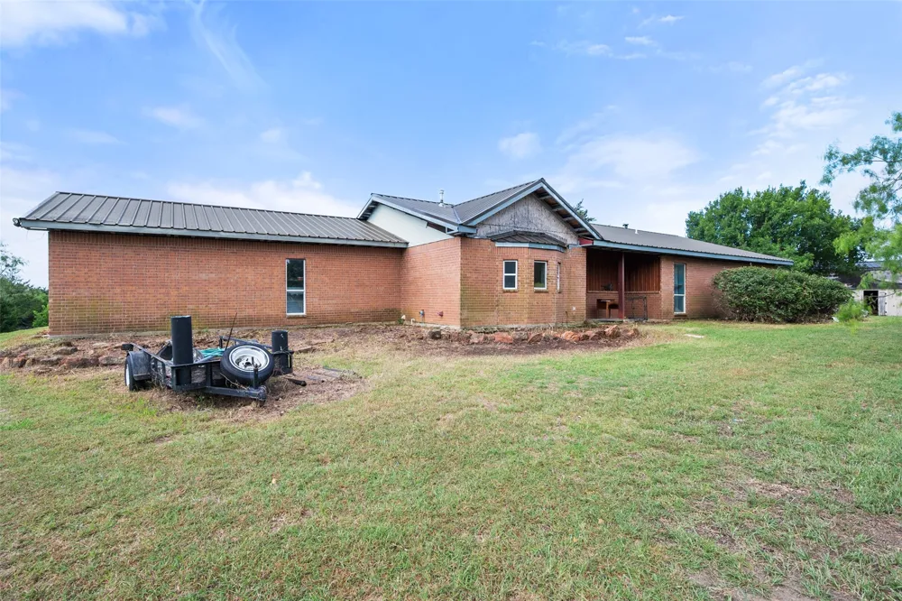 9326 NW County Road 1343 Blooming Grove, TX 76626