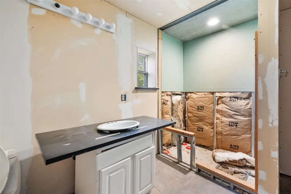 9326 NW County Road 1343 Blooming Grove, TX 76626