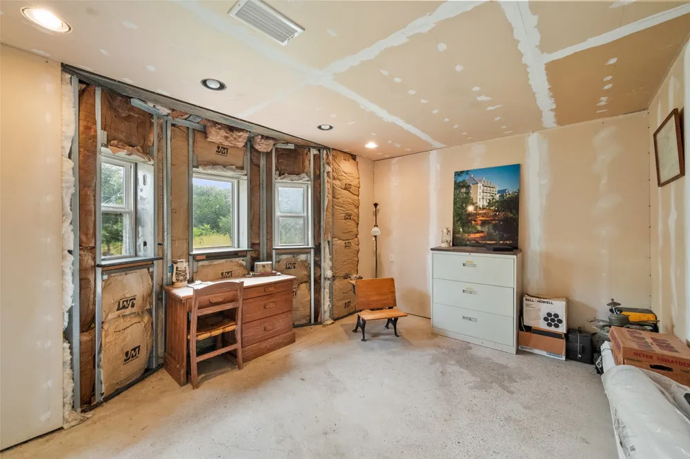 9326 NW County Road 1343 Blooming Grove, TX 76626