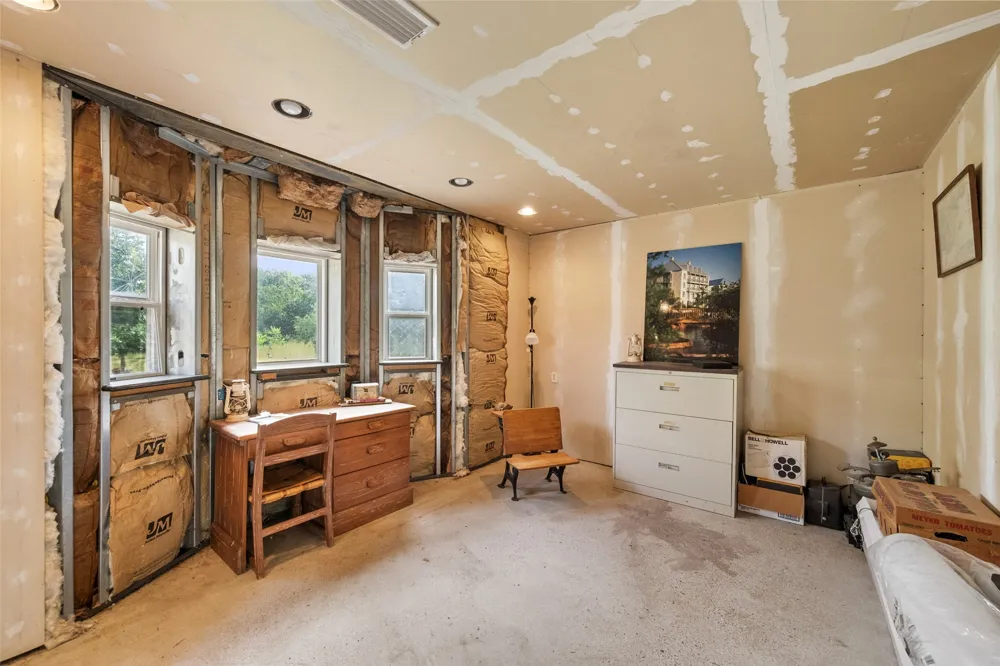 9326 NW County Road 1343 Blooming Grove, TX 76626