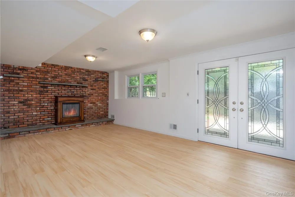 11 Guterl Terrace Pearl River, NY 10965