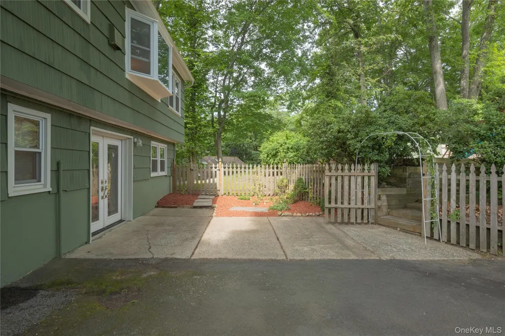 11 Guterl Terrace Pearl River, NY 10965