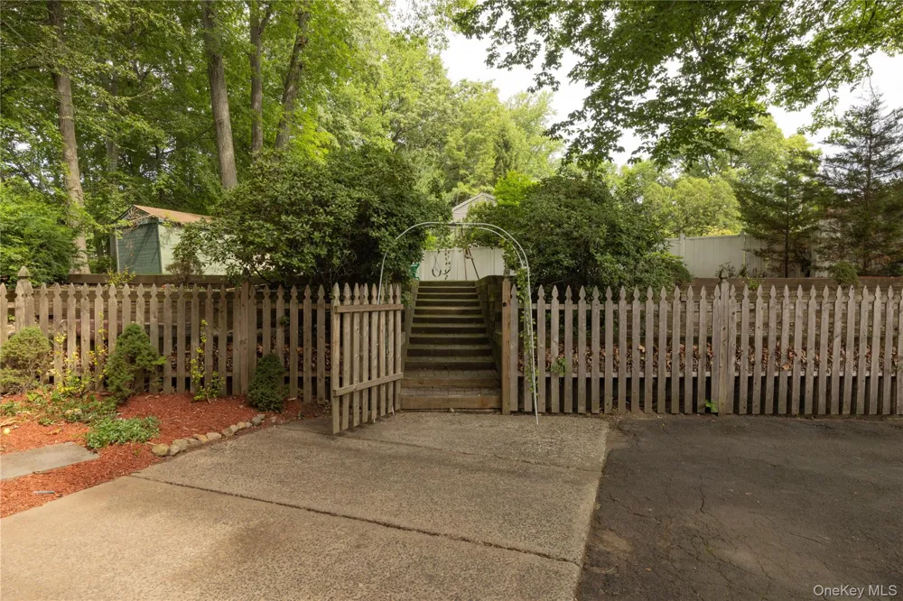 11 Guterl Terrace Pearl River, NY 10965
