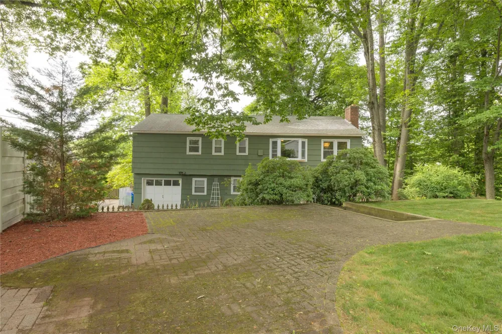 11 Guterl Terrace Pearl River, NY 10965