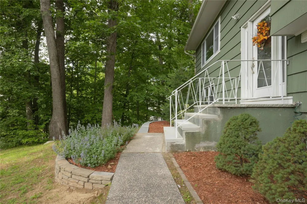 11 Guterl Terrace Pearl River, NY 10965