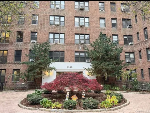 67-40 Yellowstone Boulevard #6L