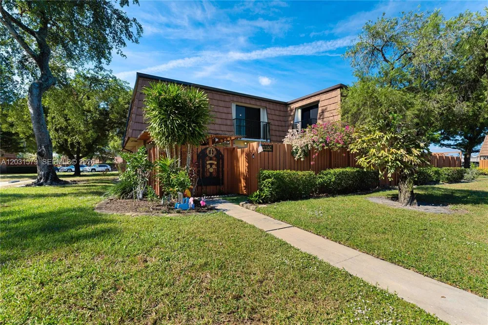 9118 20th ct Davie, FL 33324