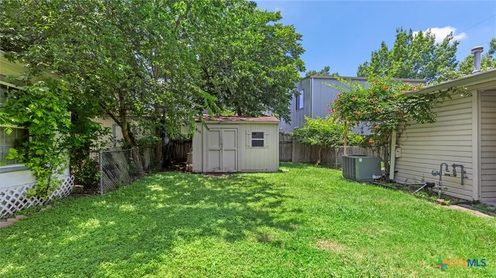 725 W Klingemann Street New Braunfels, TX 78130