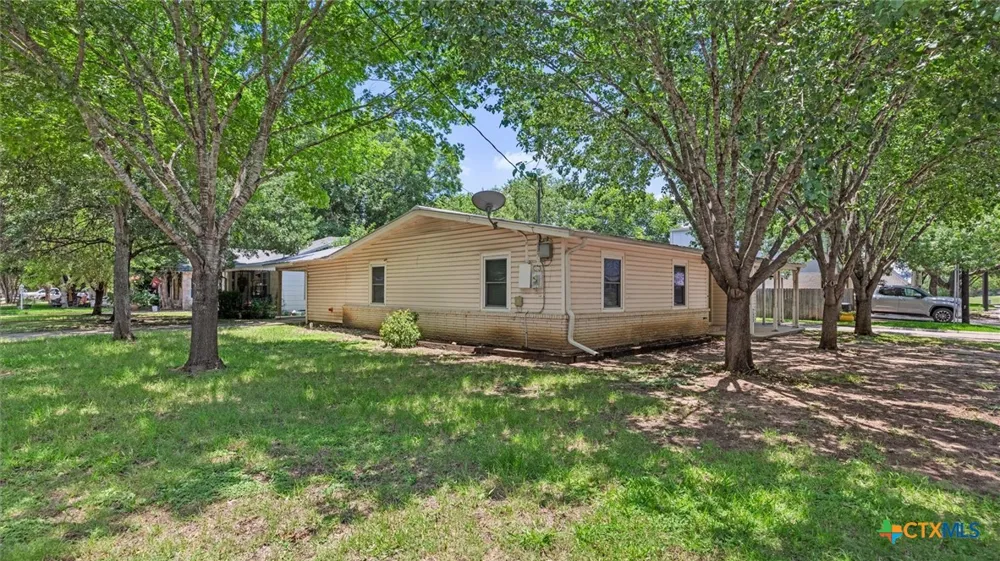 725 W Klingemann Street New Braunfels, TX 78130