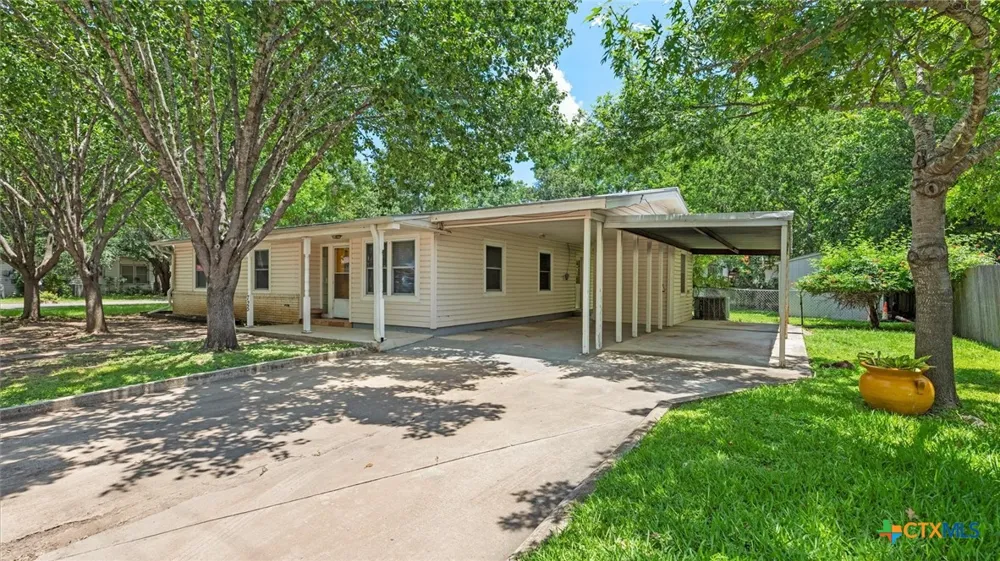 725 W Klingemann Street New Braunfels, TX 78130