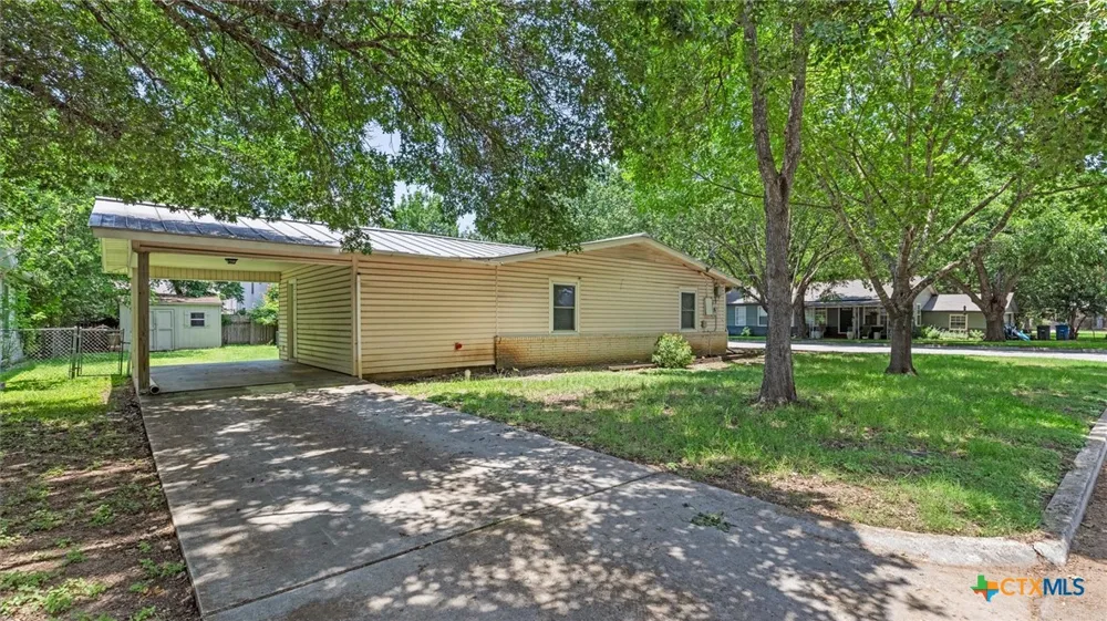 725 W Klingemann Street New Braunfels, TX 78130