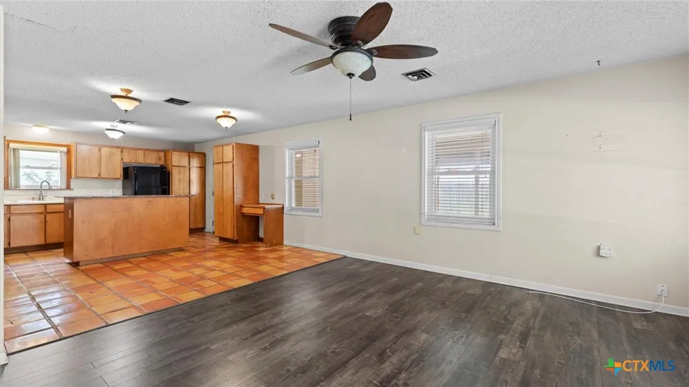 725 W Klingemann Street New Braunfels, TX 78130