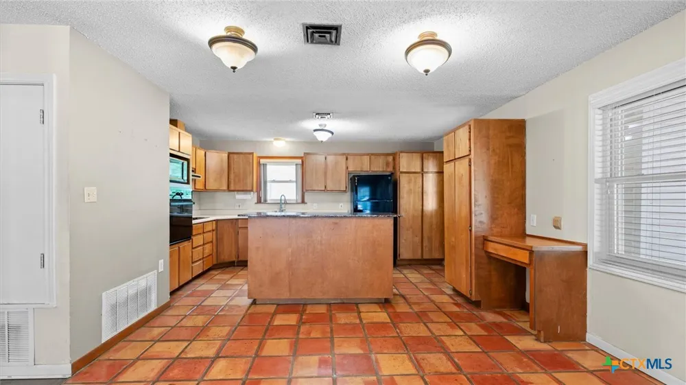725 W Klingemann Street New Braunfels, TX 78130