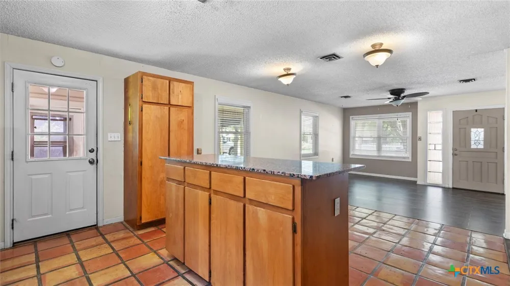725 W Klingemann Street New Braunfels, TX 78130