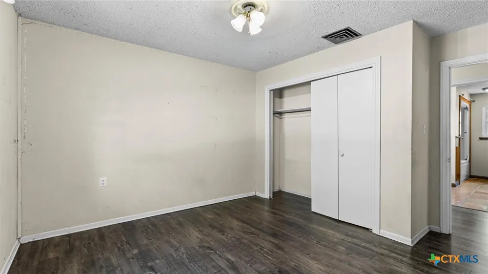 725 W Klingemann Street New Braunfels, TX 78130