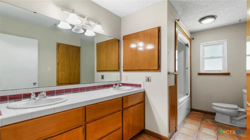 725 W Klingemann Street New Braunfels, TX 78130