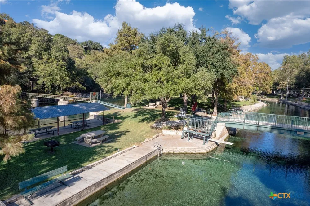 725 W Klingemann Street New Braunfels, TX 78130