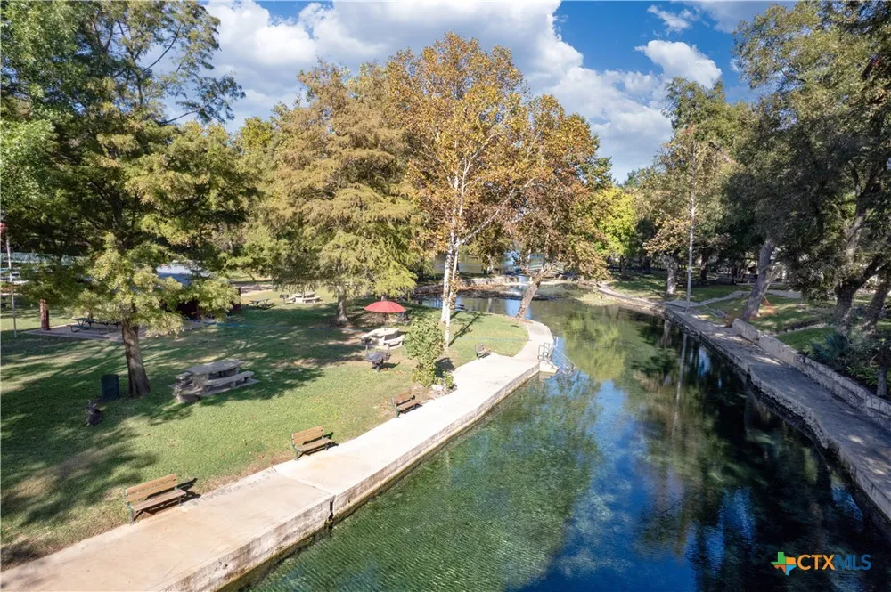 725 W Klingemann Street New Braunfels, TX 78130